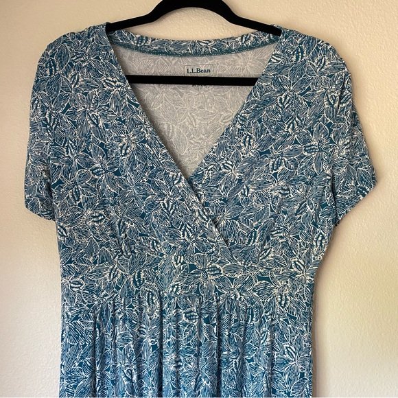 LL Bean Midi Dress, Medium, Blue & White, Casual, Faux Wrap; Comfortable EUC - Picture 3 of 8